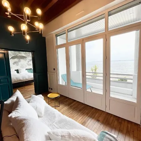 Luxury ! Simone Sur La Piscine Larmor-Plage