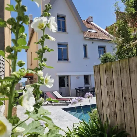 Luxury ! Simone Sur La Piscine Larmor-Plage